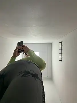 Ninazhang online show from March 17, 2026, 12:46 am