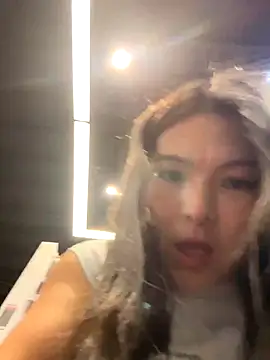 Ninazhang online show from October 24, 2025, 1:59 am