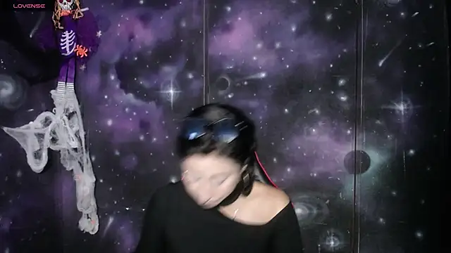 CristaldelLeon s online show from October 18, 2025, 7:05 pm