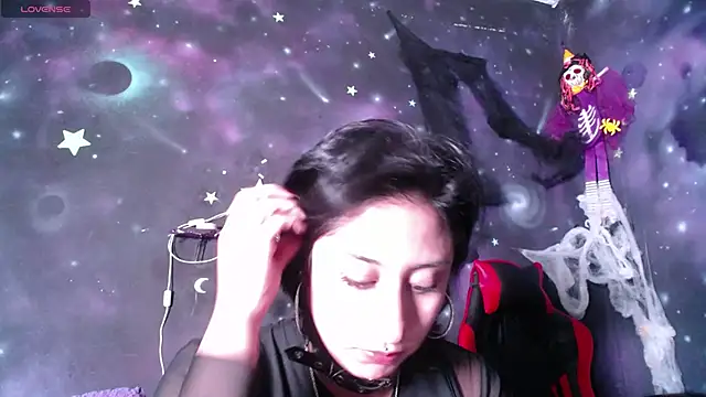 CristaldelLeon s online show from October 17, 2025, 7:26 pm