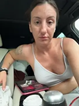 sweetsirenn online show from November 6, 2025, 12:53 pm