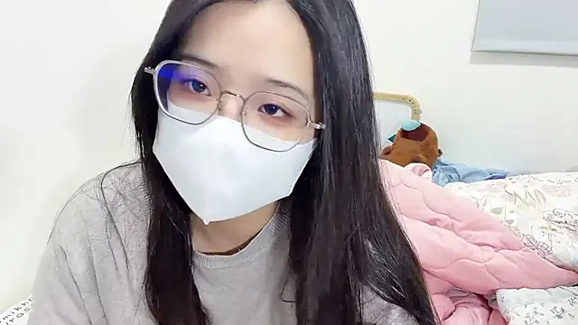 LHeart online show from December 18, 2025, 2:10 pm