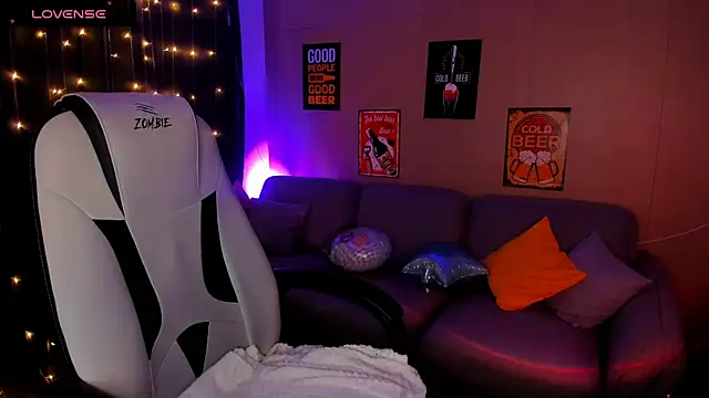 deboramoore online show from October 5, 2025, 2:24 am