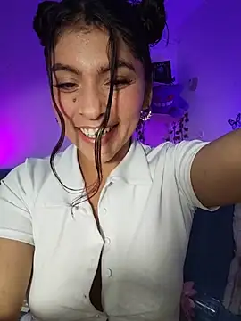 Fox Roxxan online show from June 16, 2026, 2:22 am