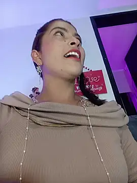 Snapshot of Fox_Roxxan chatting on February 12, 2026, 2:33 am Fox Roxxan online show from February 12, 2026, 2:33 am