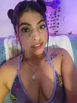 Fox Roxxan online show from June 19, 2026, 2:28 am