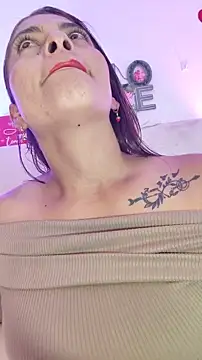 Snapshot of Fox_Roxxan chatting on February 23, 2026, 1:07 am Fox Roxxan online show from February 23, 2026, 1:07 am