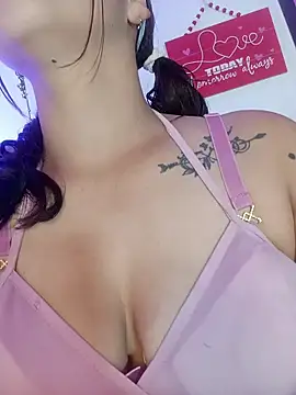 Snapshot of Fox_Roxxan chatting on February 11, 2026, 2:22 am Fox Roxxan online show from February 11, 2026, 2:22 am