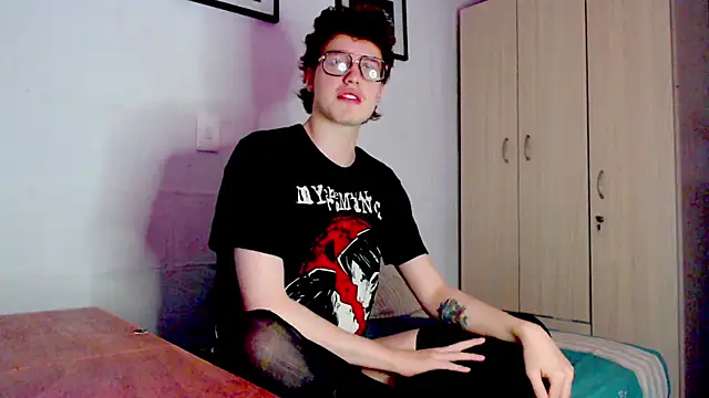 Snapshot of twink182 chatting on October 11, 2025, 2:23 am twink182 online show from October 11, 2025, 2:23 am