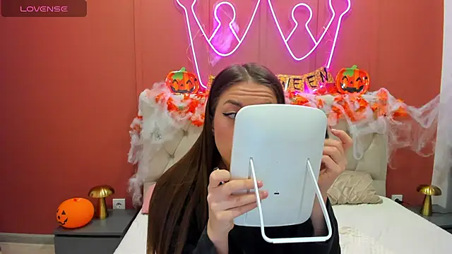 StacyWells online show from October 26, 2025, 2:23 am