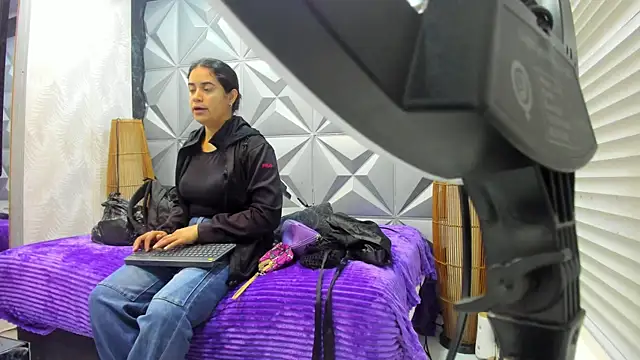 GreciaFox1 online show from October 12, 2025, 11:44 am