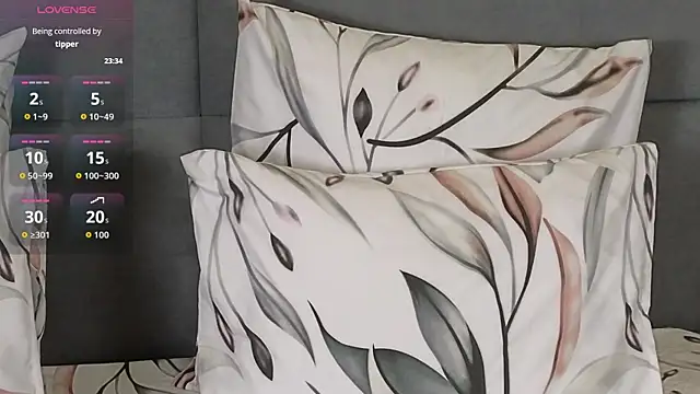 RianaRey online show from February 10, 2026, 4:06 pm