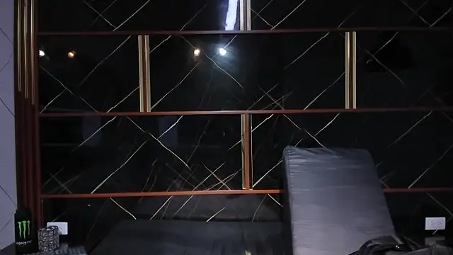 HannyThompson online show from November 16, 2025, 12:32 pm