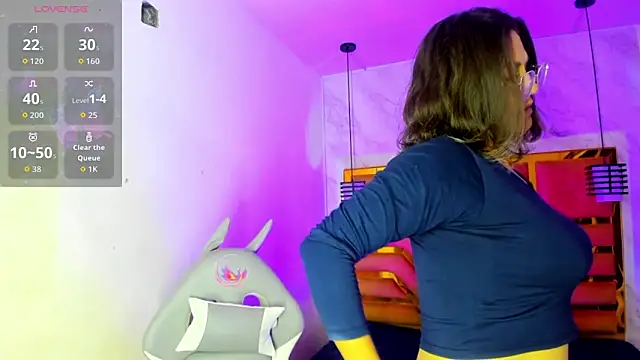 Snapshot of Luciifeer_ chatting on February 27, 2026, 7:03 pm Luciifeer online show from February 27, 2026, 7:03 pm