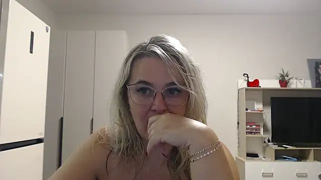 EleanoraDream online show from February 28, 2026, 6:40 pm