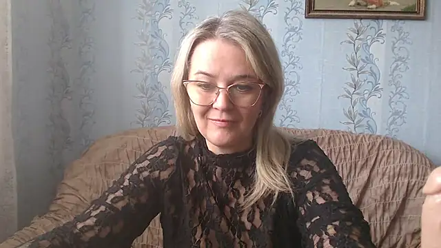 Snapshot of EleanoraDream chatting on September 14, 2025, 6:36 am EleanoraDream online show from September 14, 2025, 6:36 am