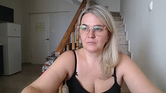 EleanoraDream online show from June 28, 2026, 12:44 pm