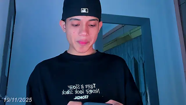 Sebax Young online show from November 19, 2025, 8:31 pm