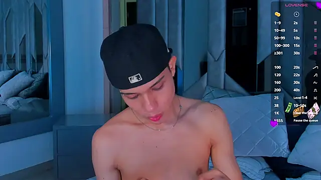 Sebax Young online show from October 24, 2025, 7:57 pm