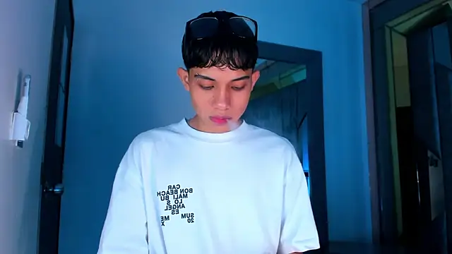 Snapshot of Sebax_Young chatting on February 14, 2026, 8:20 pm Sebax Young online show from February 14, 2026, 8:20 pm