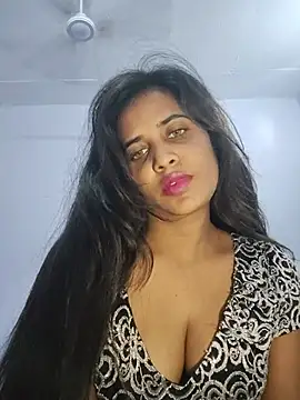 cute radhikaa online show from June 14, 2026, 7:53 am