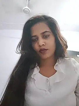 cute radhikaa online show from June 26, 2026, 5:13 am