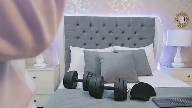 ZoeKrug online show from January 6, 2026, 1:15 pm