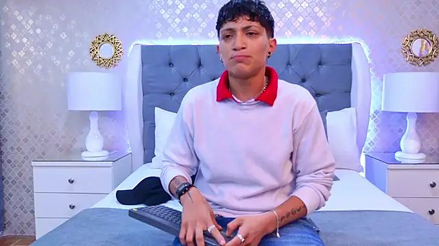 ZoeKrug online show from November 29, 2025, 11:32 am