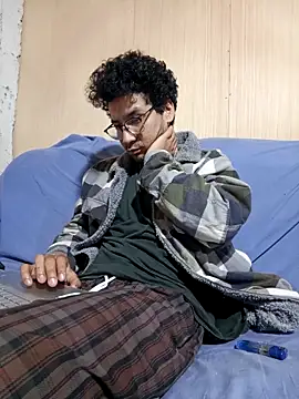 LecheDeSoya666 online show from November 25, 2025, 5:30 am