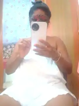 Snapshot of boosypussy chatting on April 8, 2026, 7:54 am boosypussy online show from April 8, 2026, 7:54 am