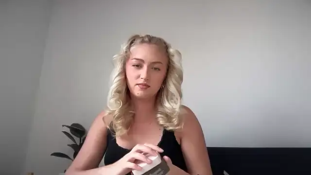 Snapshot of Kitty_Swetty chatting on May 13, 2026, 3:08 pm Kitty Swetty online show from May 13, 2026, 3:08 pm
