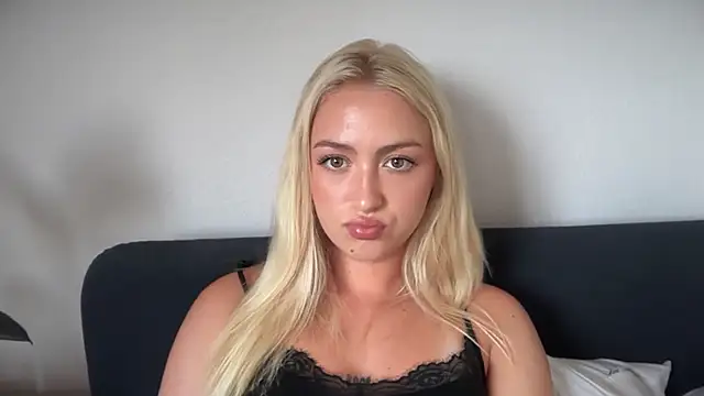 Snapshot of Kitty_Swetty chatting on July 11, 2026, 5:24 pm Kitty Swetty online show from July 11, 2026, 5:24 pm