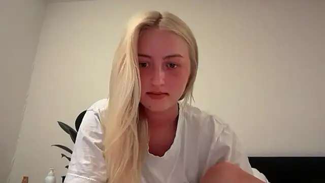 Snapshot of Kitty_Swetty chatting on June 26, 2026, 8:47 pm Kitty Swetty online show from June 26, 2026, 8:47 pm