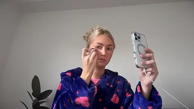 Kitty Swetty online show from October 7, 2025, 8:59 am