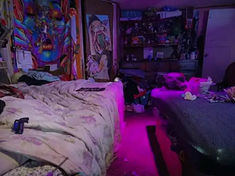 Snapshot of HodgeVibes chatting on February 9, 2026, 10:19 pm HodgeVibes online show from February 9, 2026, 10:19 pm