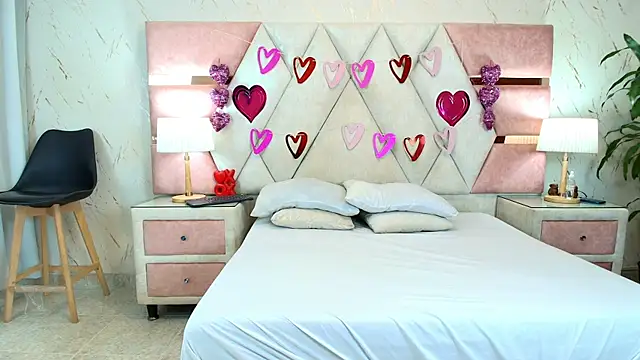 Zoelucas online show from September 23, 2025, 7:10 pm