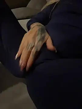 Snapshot of sapphireblu766 chatting on December 1, 2025, 8:04 am sapphireblu766 online show from December 1, 2025, 8:04 am