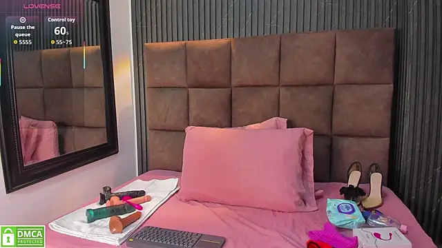 Snapshot of Gia_Scott chatting on December 19, 2025, 8:33 pm Gia Scott online show from December 19, 2025, 8:33 pm