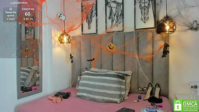 Snapshot of Gia_Scott chatting on October 28, 2025, 8:30 pm Gia Scott online show from October 28, 2025, 8:30 pm