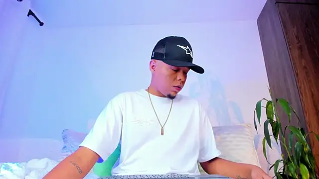 asmodeo 33 online show from February 19, 2026, 5:48 am