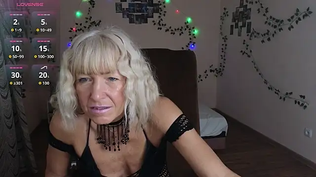 Laura Gol online show from November 26, 2025, 4:34 am