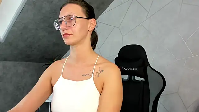 Snapshot of Elina_Gravess chatting on September 20, 2025, 12:10 pm Elina Gravess online show from September 20, 2025, 12:10 pm