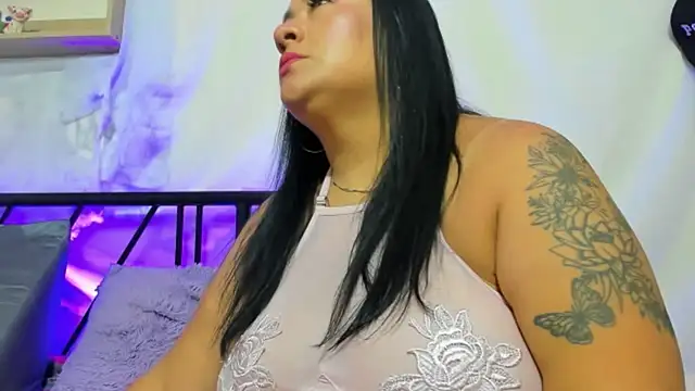 Snapshot of Clunita chatting on January 7, 2026, 4:23 pm Clunita online show from January 7, 2026, 4:23 pm