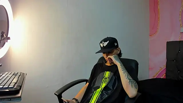 StraightBoy Nick online show from October 8, 2025, 9:37 pm