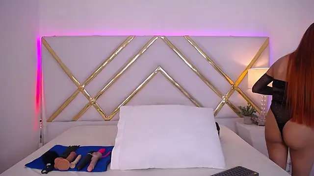 laila stilwiills online show from April 18, 2026, 6:27 am