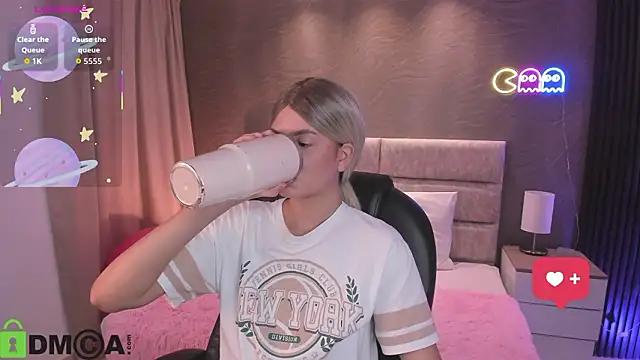 Arinextdoor online show from February 5, 2026, 3:57 am