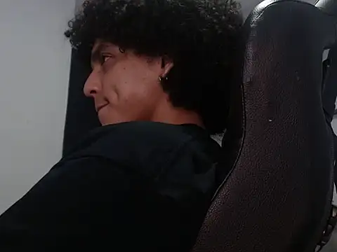 Snapshot of Xfire_boy69 chatting on October 22, 2025, 4:34 am Xfire boy69 online show from October 22, 2025, 4:34 am