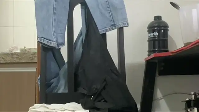 Snapshot of Charlotteecd69 chatting on October 1, 2025, 2:27 am Charlotteecd69 online show from October 1, 2025, 2:27 am