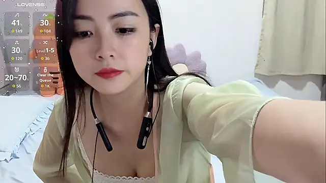 Snapshot of Yingbao-Baby chatting on October 18, 2025, 8:16 am Yingbao-Baby online show from October 18, 2025, 8:16 am
