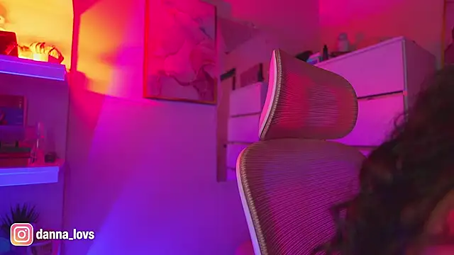 Dannaa Lovs online show from November 7, 2025, 6:34 pm